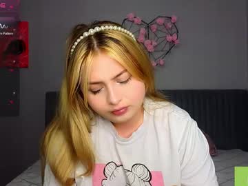 Shy_Blondiee