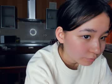 Profile of brown_eyes_dolphin