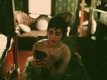 Profile of thecamwoman