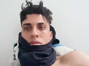 Luis2000588392
