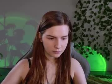 Aliceinredsquare_