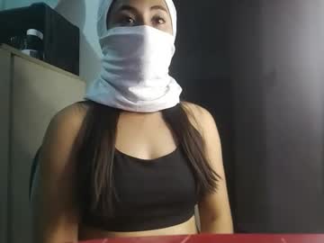 Profile of shelovesthemask