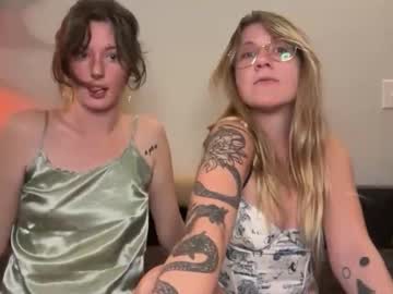 Profile of 2girls1boat