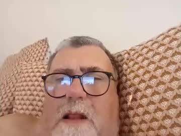 Twohats2810