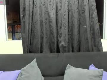 Ari_Peaches