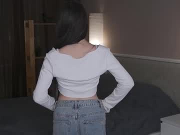 Profile of woman_moment_