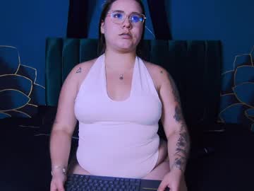 Lia_Avalon
