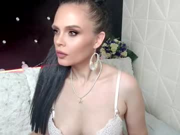 Julia_Divinne