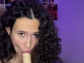 Chloechain Chaturbate stream image from December 17, 2024