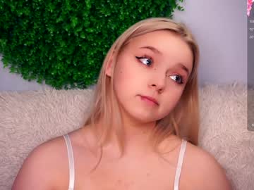 Emelianae Chaturbate stream image from December 17, 2024