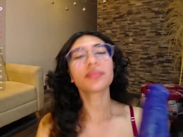 Kitty_Curly Chaturbate stream image from December 17, 2024