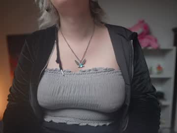 Krystalsyxx Chaturbate stream image from December 17, 2024