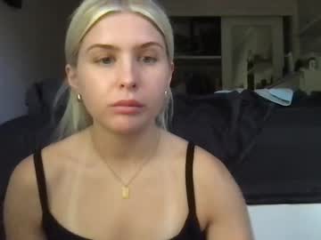 Miariver Chaturbate stream image from December 17, 2024