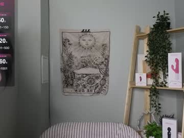 Small_Beautyx Chaturbate stream image from December 17, 2024