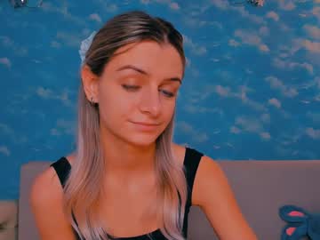 Stellamoorre Chaturbate stream image from December 17, 2024