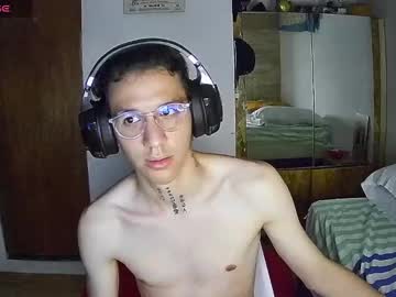 Aaronthomas_ Chaturbate stream image from December 17, 2024
