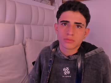Aronfalcon Chaturbate stream image from December 17, 2024