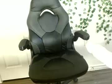 Bambinokitt3n Chaturbate stream image from December 17, 2024