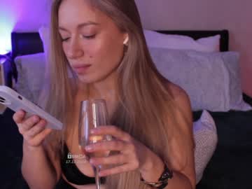 Bunny_Tsukino Chaturbate stream image from December 17, 2024