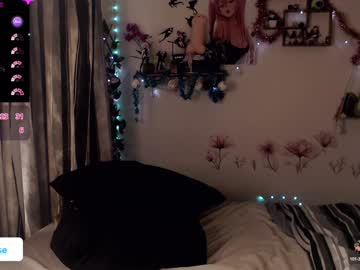 Crim0nrose Chaturbate stream image from December 17, 2024