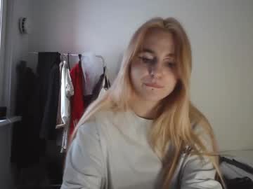 Cutie_Winky Chaturbate stream image from December 17, 2024