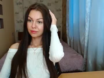 Divine_Elly Chaturbate stream image from December 17, 2024