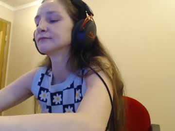 Dressgirl Chaturbate stream image from December 17, 2024