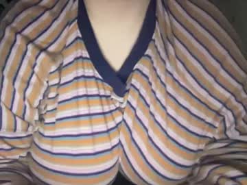 Hoestoes915 Chaturbate stream image from December 17, 2024