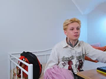 Huge_Baby Chaturbate stream image from December 17, 2024