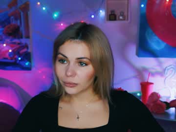 Loricarroll Chaturbate stream image from December 17, 2024