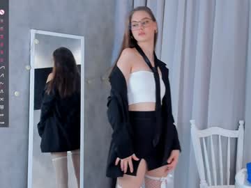 Maureenbellew Chaturbate stream image from December 17, 2024