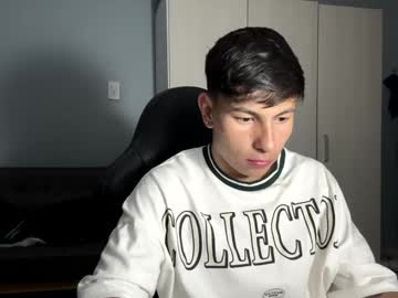 Moons247 Chaturbate stream image from December 17, 2024