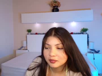 Penelopeember Chaturbate stream image from December 17, 2024