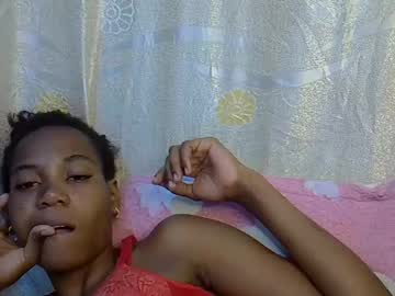 Prettyqueenb Chaturbate stream image from December 17, 2024