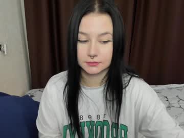 Alinegreeeen Chaturbate stream image from December 17, 2024