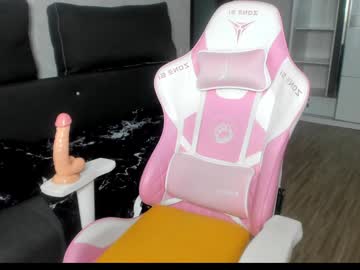 Kira_Little Chaturbate stream image from December 17, 2024