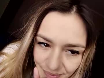 Krisssexi Chaturbate stream image from December 17, 2024