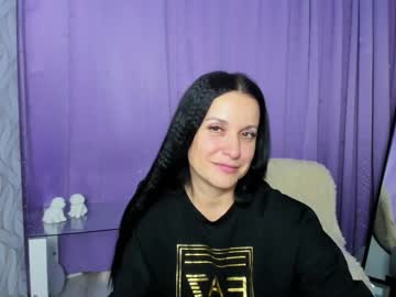 Paulinnee_ Chaturbate stream image from December 17, 2024