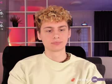 Sunburn_Boy Chaturbate stream image from December 17, 2024