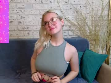 Breckgarney Chaturbate stream image from December 17, 2024