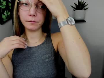 Emilly_Xkiss Chaturbate stream image from December 17, 2024