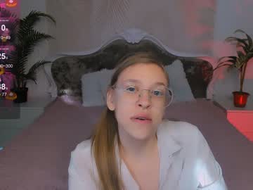Layriantavee Chaturbate stream image from December 17, 2024