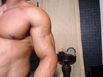 Milioncouple Chaturbate stream image from December 17, 2024