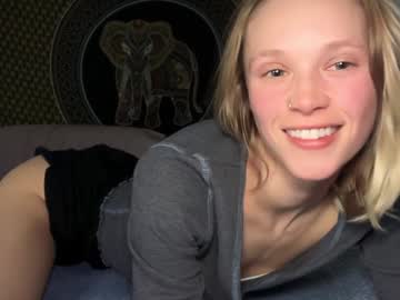 Sweetgracee Chaturbate stream image from December 17, 2024