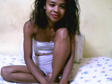 Bella193999 Chaturbate stream image from December 17, 2024