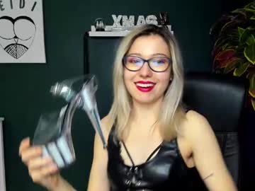 Heidi_Pleasure Chaturbate stream image from December 17, 2024