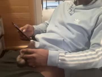 Hoodieup Chaturbate stream image from December 17, 2024