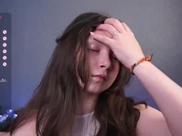 Lynngroves Chaturbate stream image from December 17, 2024