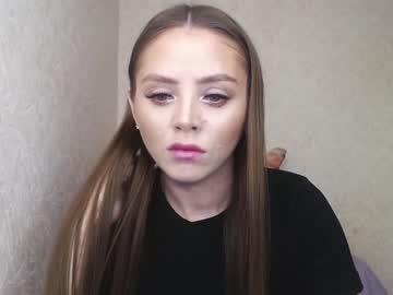 Mollyenjoy07 Chaturbate stream image from December 17, 2024