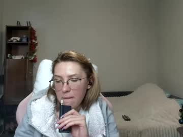 Reginasmilee Chaturbate stream image from December 17, 2024